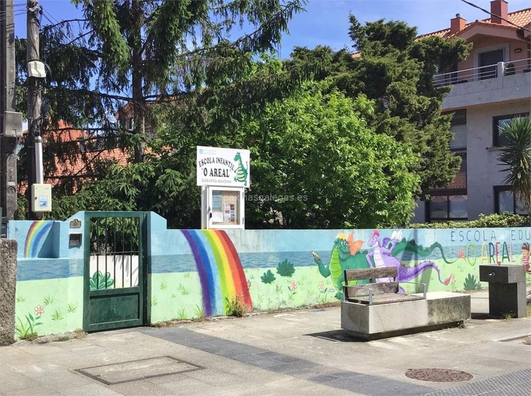 Familias colaborando en el colegio
